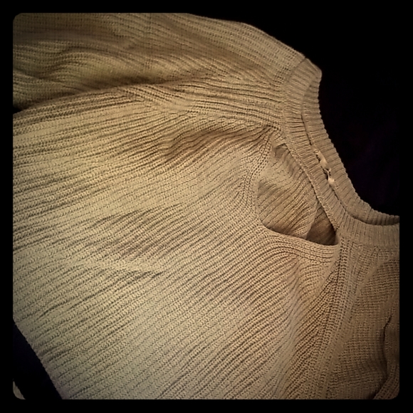 Love More V Neck with A Collar - Picture 1 of 3